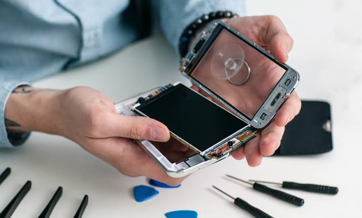 Factors to consider when fixing a phone