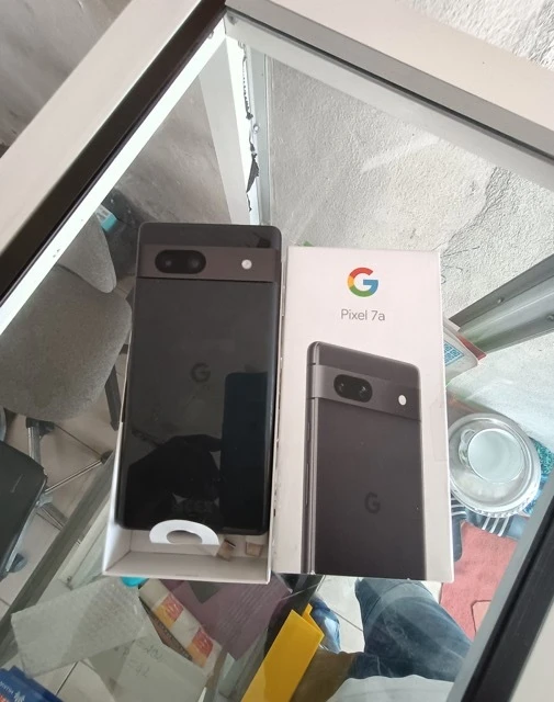 Google Pixel 7a unboxing images of the Arctic Blue Carbon leaks