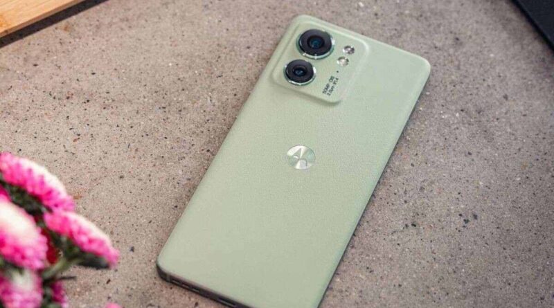 Motorola Edge 40 debuts with Dimensity 8020, 6.55 AMOLED panel, and 4400 mAh