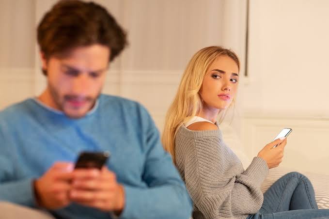 See Boyfriend Text Messages Without Him Knowing