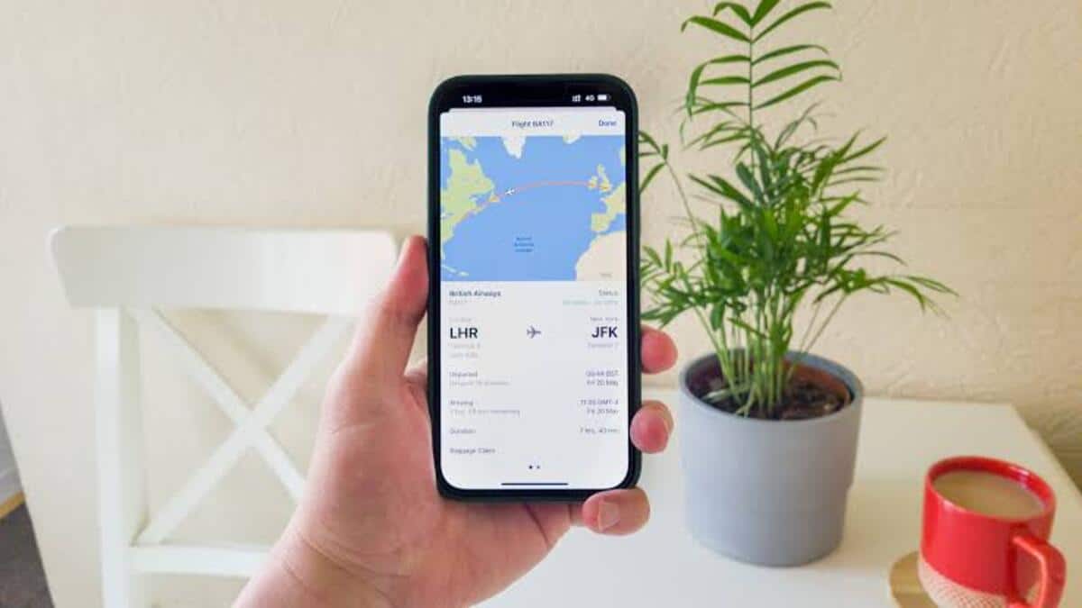 How To Track Flights Using Your Phone